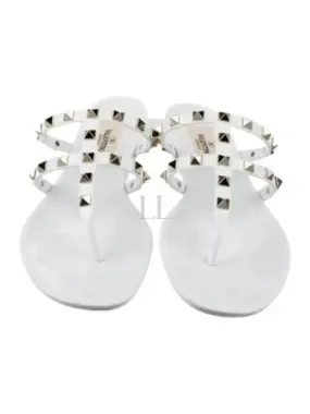 4W0S0T84 PVS 001 4W2S0T84 Rubber Rockstud Flat Thong Sandals