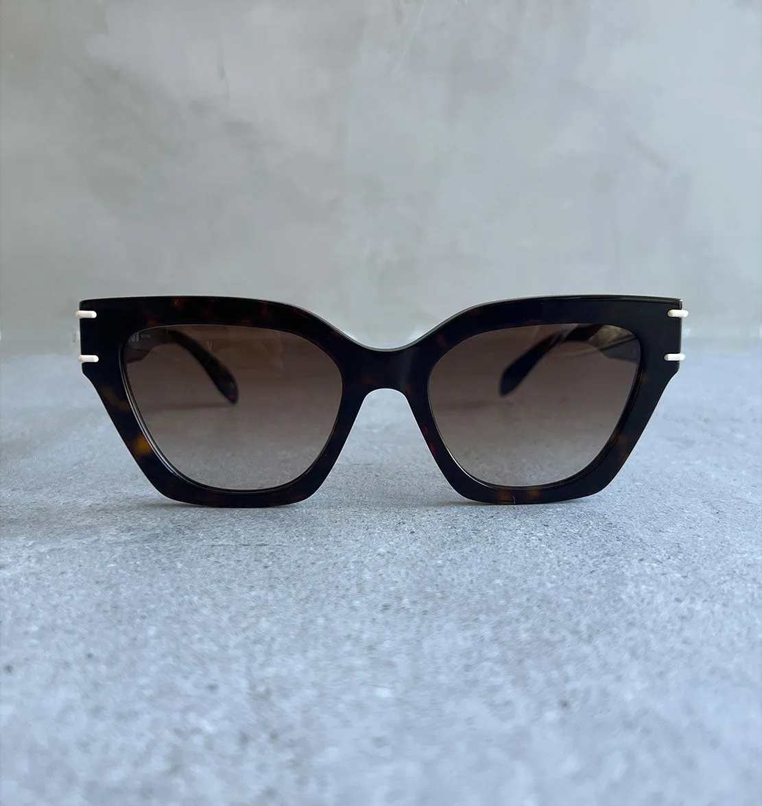 AMQ AM0398S Stylish Sunglasses